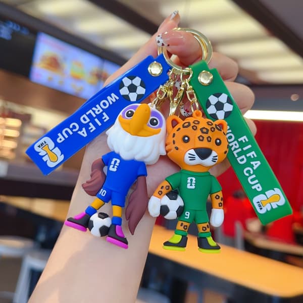 FIFA World Cup Maskot & Trofæ Nøgleringssæt, 2 stk. Silikone Nøgleringe med Stropper