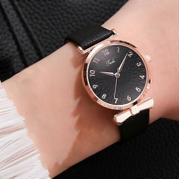 2022 Nya Damklockor Kvinnlig Läder Quartz Klocka Mode Casual Damarmbandsur Klocka Relogio