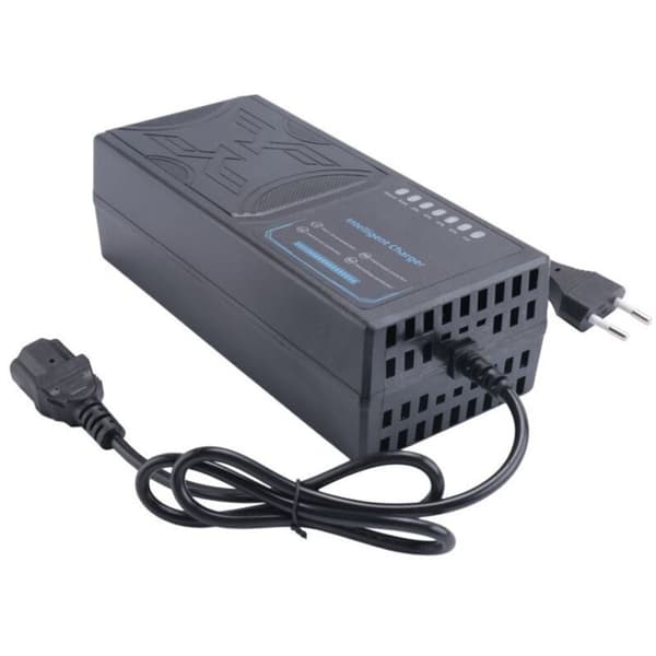 72V 20Ah oplader til elbiler. 7-LED display. Fejlstrømsbeskyttelse. EU-stik med fuld pulsfunktion.