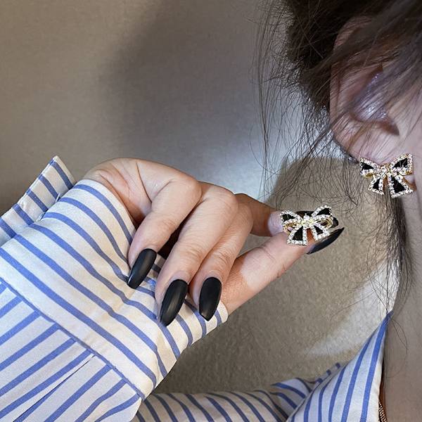 Rhinestone Bowknot Stud örhängen för kvinnor Personlighet Unik D onesize