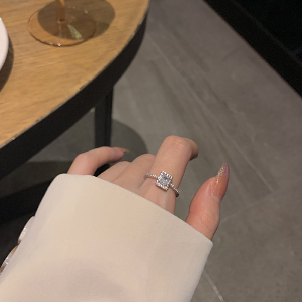 Lyx Klassiska Rhinestones Ringar För Kvinnor Square Lucky Ring Pe Silver