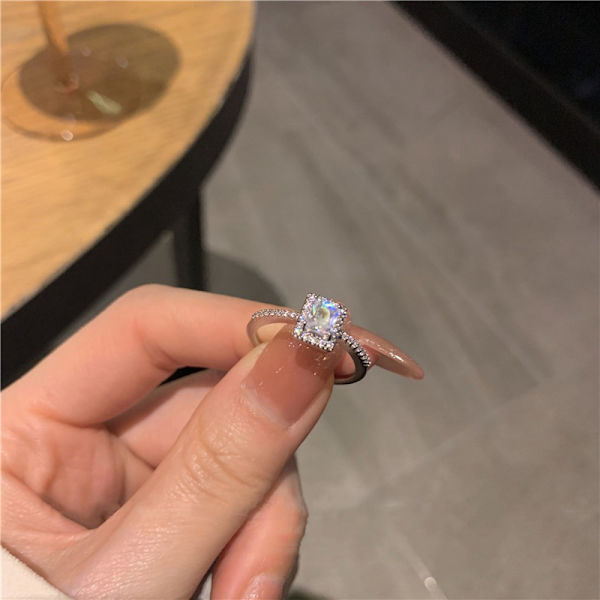 Lyx Klassiska Rhinestones Ringar För Kvinnor Square Lucky Ring Pe Gold