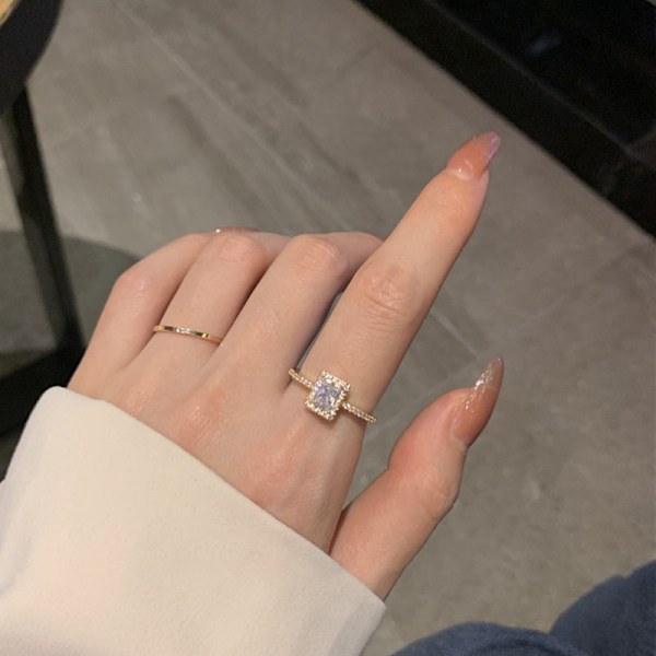 Lyx Klassiska Rhinestones Ringar För Kvinnor Square Lucky Ring Pe Silver