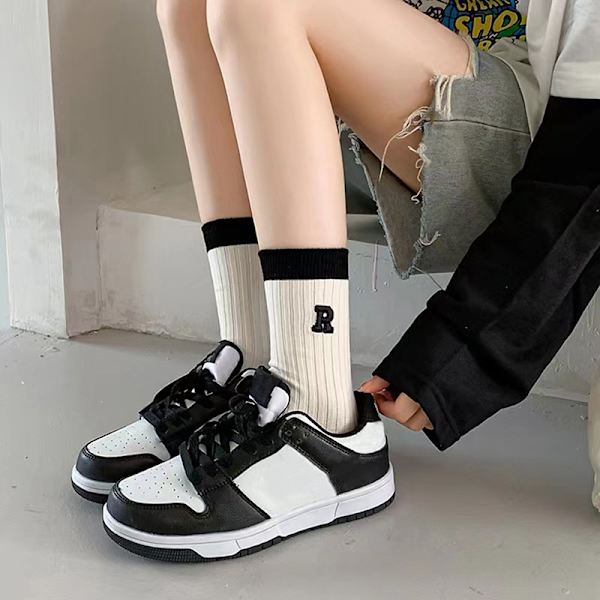 Damstrumpor Höst Enkel Casual Svart Vit Randiga Pile Socks A4