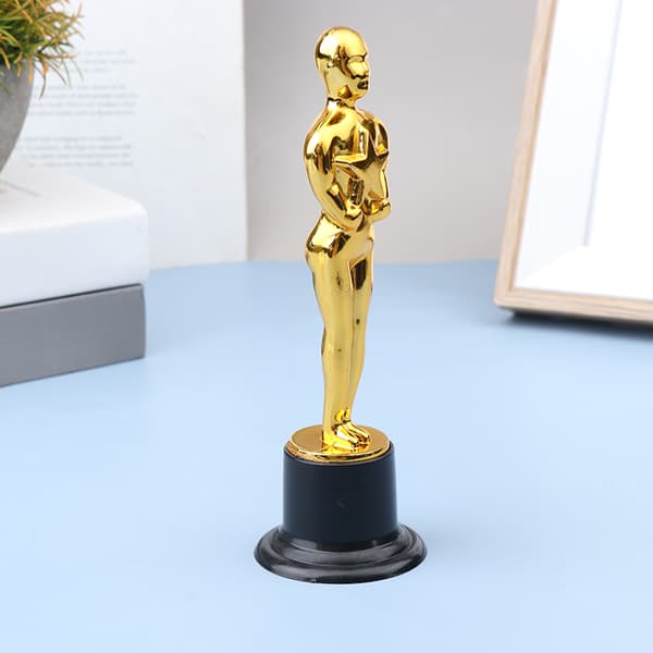 Liten gylden mann statue trofé barnas konkurransepris meg 1Pc