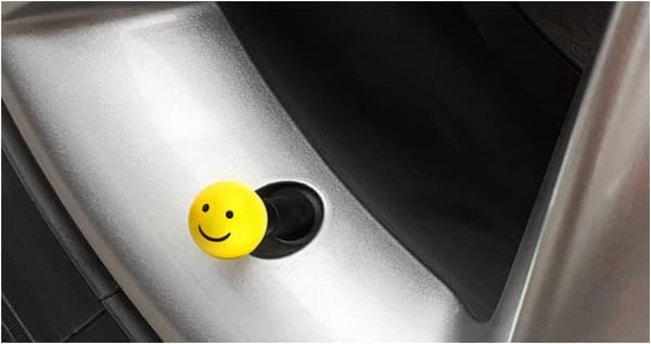 Gule Smiley Dækventil Fælg Ventilhætter Støvhætter (4-pak) Universal til Biler, SUV'er, Cykler, Motorcykler, Lastbiler-FX-