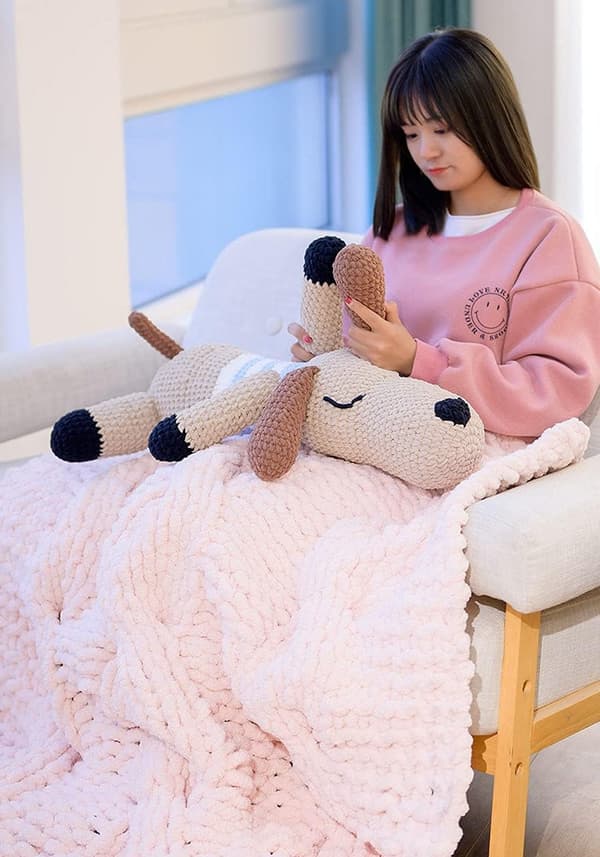 Thick Knitted Chenille Yarn for Hand Crocheted Blankets, Supersoft Large Jumbo Blanket Yarn-FX- Light Pink