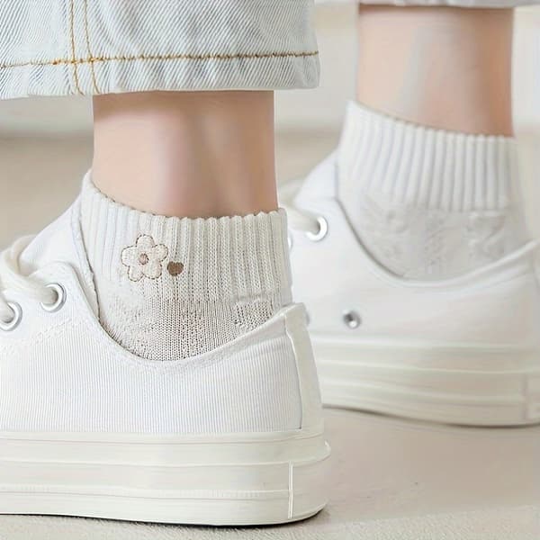 5 par tegneseriesokker, søde og åndbare ankelstrømper til kvinder Five pairs in assorted colours Asian One-size