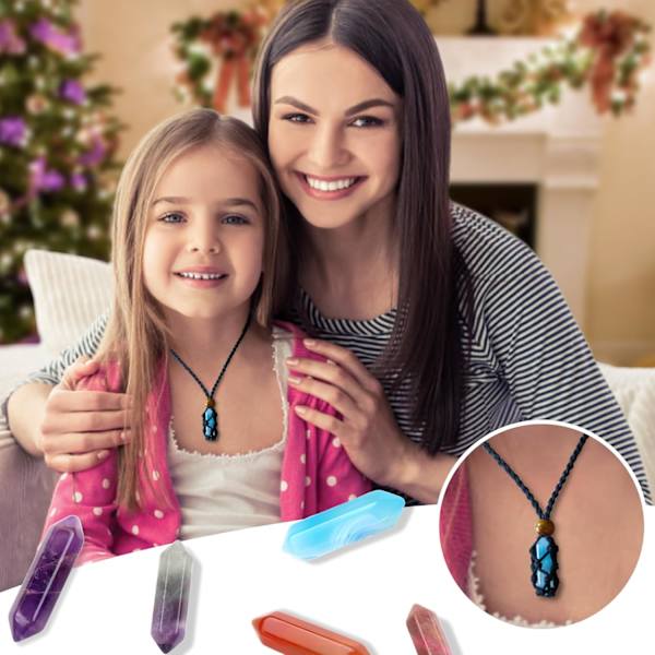 Adventskalender 2024 - 24 dagar med kristaller och helande stenar kit med kristallhalsbandshållare, förstoringsglas och förvaringsväska
