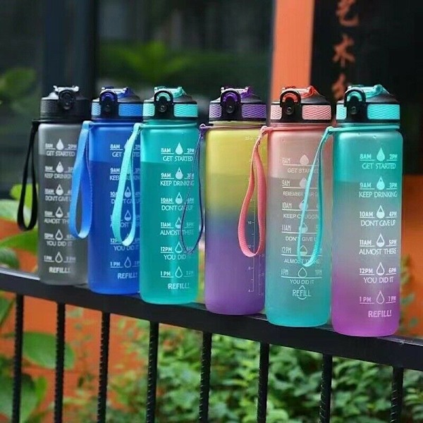 2-pakkaus - 1 l vesipullo pillin ja ajastimen kanssa Blue-Purple