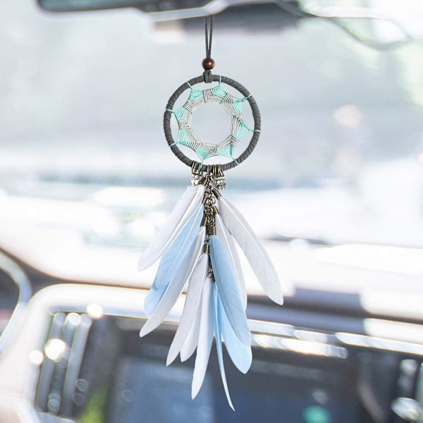 Auton sisätilan taustapeilin riippuva koriste, käsintehdyt ruudukot, luonnonhöyhenet, pieni boho-autokoriste, riipuslisätarvikkeet (harmaa höyhen)