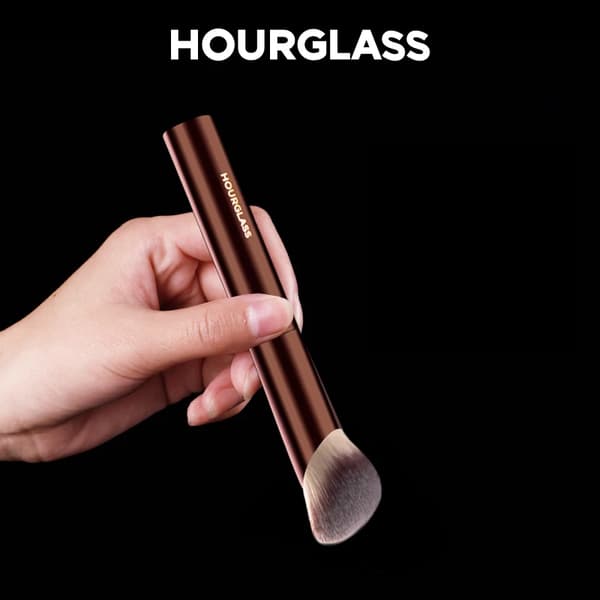Hourglass Makeupbørste - No.21 Ambient Soft Glow Foundation Brush, Blødt fiberhår, Modedesign, Enkelt ansigtsbørste 21
