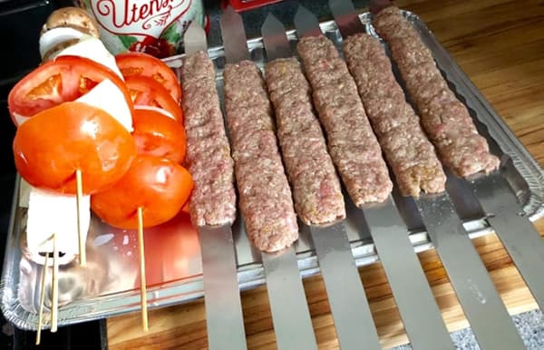 15,75 tommer lang 5/8 tommer bred 2 mm tyk grillspyd i rustfrit stål 8 dele, sølv