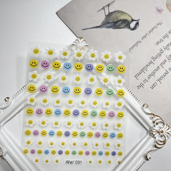 Söt leende nagelkonst klistermärke blommor ansikte nagel dekal 3D självhäftande mode trend glamour gul leende ansikte nagel design nagel 5 stycken