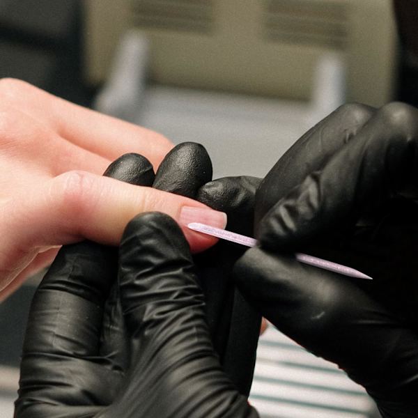 100 st engångsnagelstift Nagelbandsskjutare Bulk, Nagelvårdssticka, Manikyr Pedikyr Stick, Nagelbandsrengöringssticka (rosa)