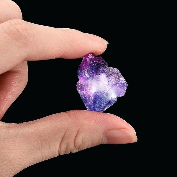 Luonnollinen epäsäännöllinen kristallikvartsi parantava fluoriittisauva kivi violetti purppura helmi