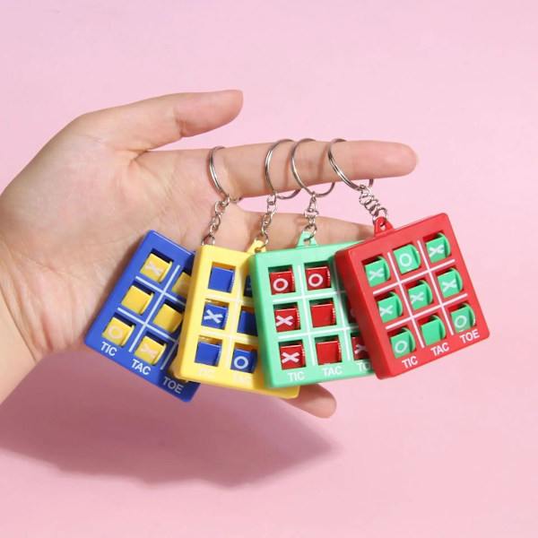 Tictactoe Xo Tre-schacksspel Nyckelring Grundskoleelev Plastpussel Cirkel Gaffel Schack Små Leksaker För Barn Mini Tärning Four-color random