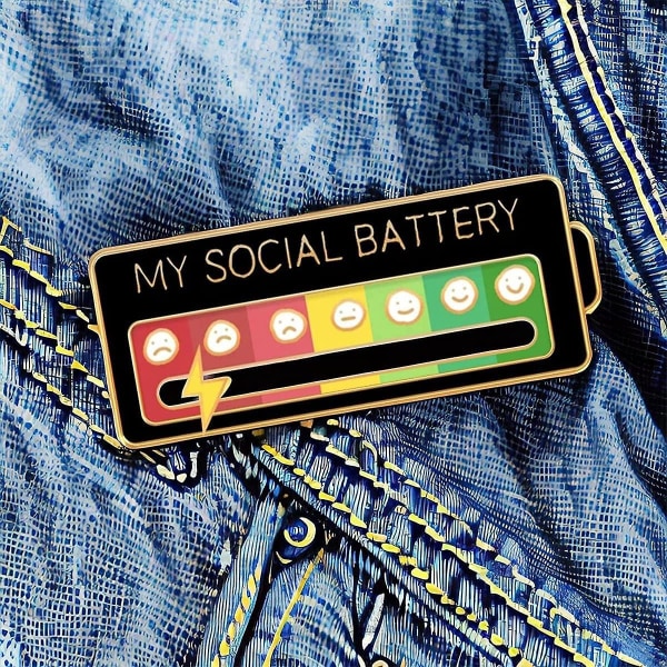 2 kpl hauska sosiaalinen mieliala rintamerkki, My Social Battery\" Interaktiiviset emalipinnit itseilmaisuun, muodikkaat asusteet reppuihin (musta+valkoinen)