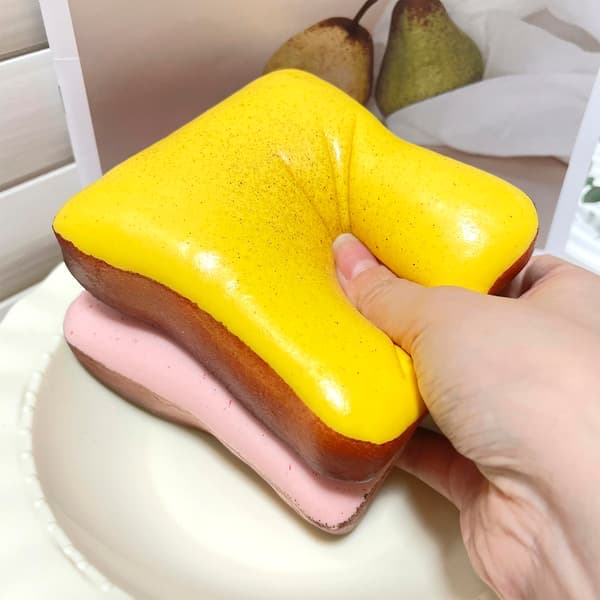 Langsomt stigende Squishy Brød Sæt, Smørformede Stressbolde, Fidget Sanselegetøj til Beroligelse, ADHD Lindringsgave, Festgave, Strumpfy Yellow and Pink