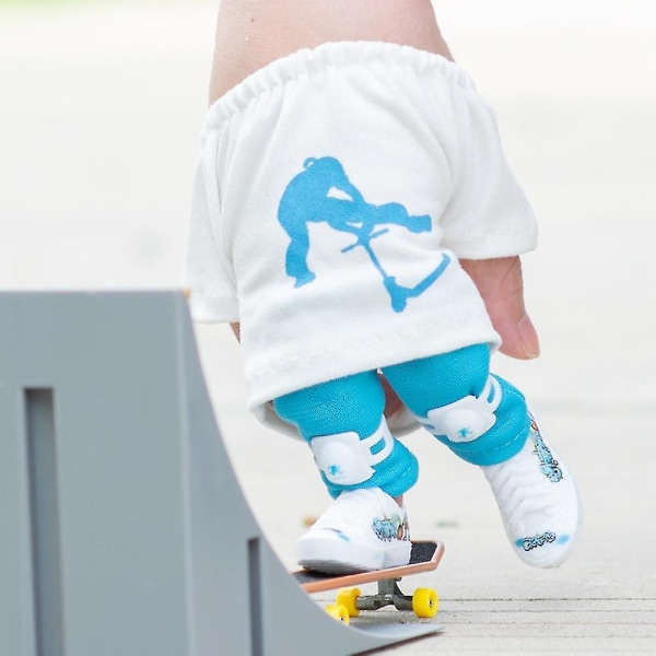 Mini Finger Scooter Set Liten Finger Skateboard Med Bukser Og Sko Klær Kit Barn Bursdag Gave Spill Leker -bp Green