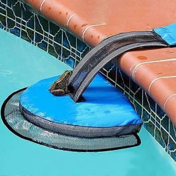 Flydende redningsrampe til dyr – Holdbar plast – Passer til alle pools – Forebyggelse af drukning
