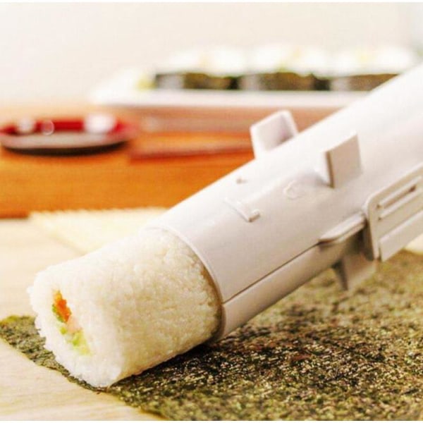 Sushi-produksjonssett, alt i en sushi-bazookamaskin med bambus