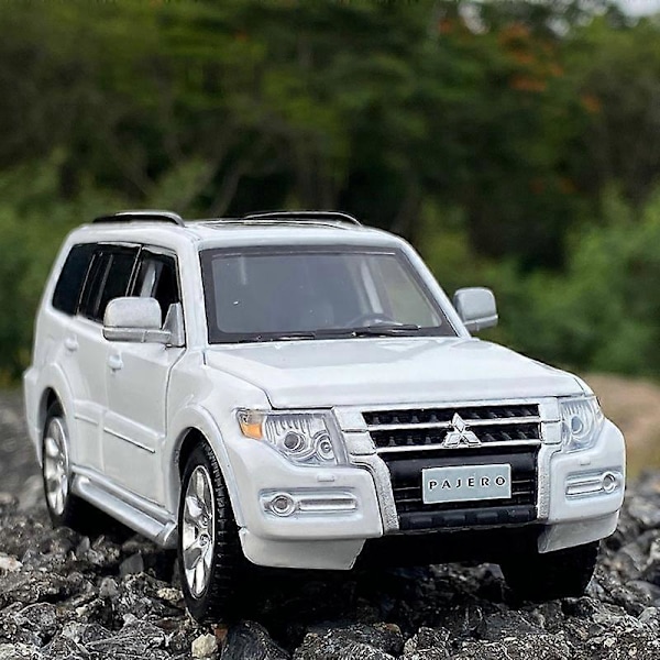 1:32 Mitsubishi PAJERO SUV Metalliseos Automalli Painevalettu Leluajoneuvo Metallinen Automallikokoelma Ääni- ja Valosimulaatio Lasten Lahja White