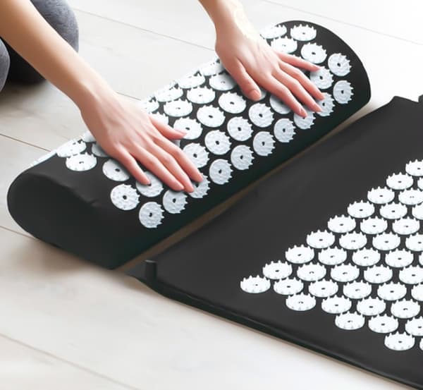 Sømmåtte med pude til massage og afslapning Sort
