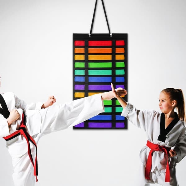 Taekwondo Bælte Display Stand Vægmonteret Organizer til Kampsport Studerende Sort Karate Bælteholder