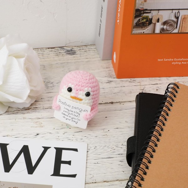 Rolig positiv pingvin, 2,6 tum emotionellt stöd pingvinleksak med positivt kort pingvin gåvor virkad handgjord docka för vänner uppmuntran dekoration Pink