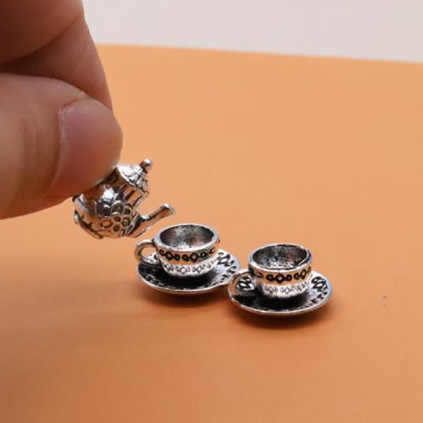 3st 1:12 Dockskåp minityr Tekanna Kopp Tallrik Leksak Metall Set