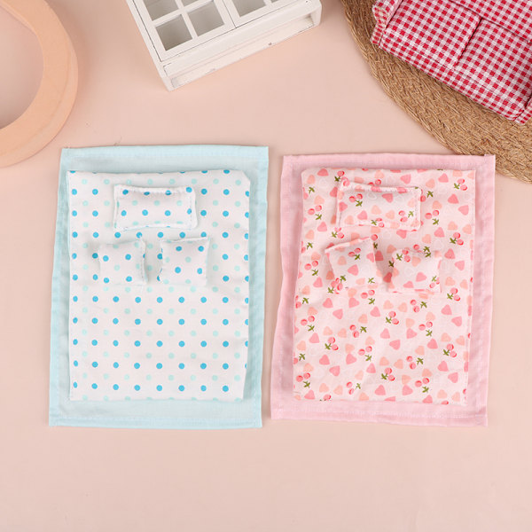 1Set 1:12 Dockhus Miniatyrsäng Fyra delar Lakan Quilt Pi Blue