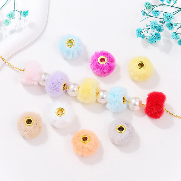 10st pälsbeklädda bollpärlor med raka hål Berlocker DIY Pompom Pe A9