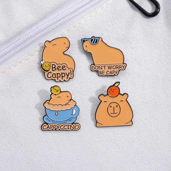 Tecknad Capybara Brosch Rolig Creative Badge Kläder Ryggsäck D A4