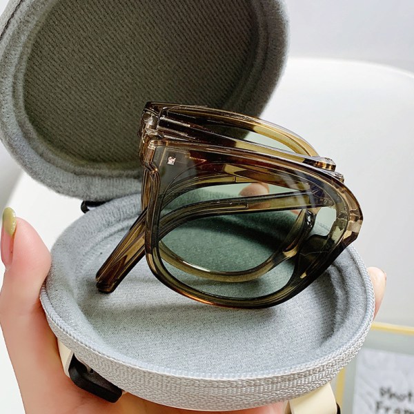 Fashionabla kvinnor hopfällbara solglasögon utomhus UV400 Unisex Porta Glasses Box