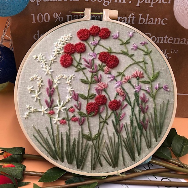 Nybegynnerens broderiramme blomstersett, stemplet korsstingsett med søte blomster og planter inkluderer broderiramme og farge, tråder nålesett B