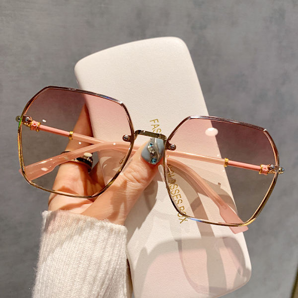 2024 nye modetrends solbriller til kvinder high-end stort ansigt anti-ultraviolet rundt ansigt sommer solbeskyttelse solbriller Gold frame gradient flakes