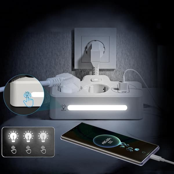2-veis stikkontaktadapter med 4 USB-porter og trefarget lys