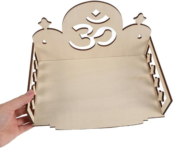 Rustikt tre-buddha-alter for bordbruk i beige