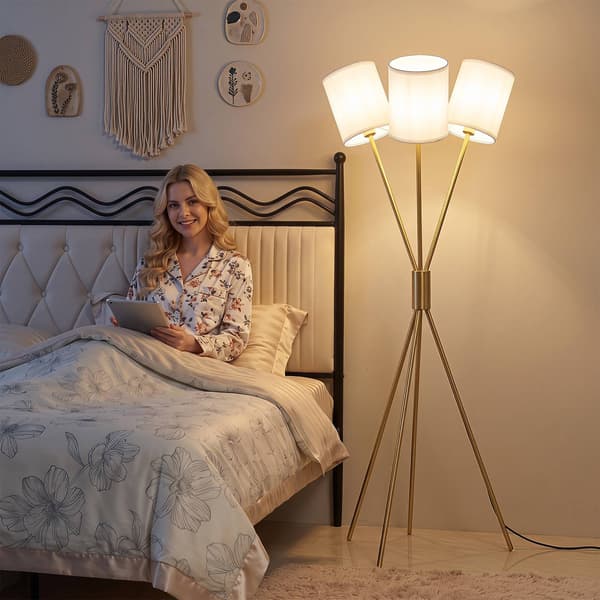 Moderne gullfarget stativgulvlampe med tekstilskjermer
