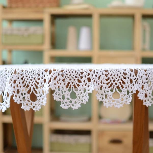 Håndlaget vintage blondeduk i bomull, hvit, 90 cm, rund
