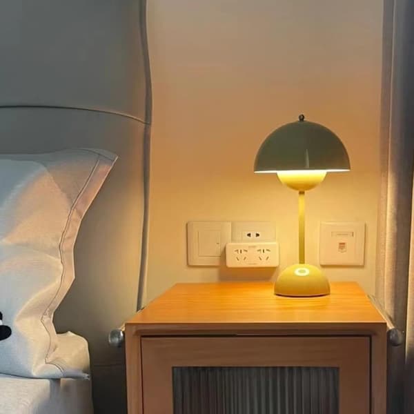 Soppformet LED-bordlampe USB Oppladbar Berøringskontroll 3 Lysstyrkemoduser Gul
