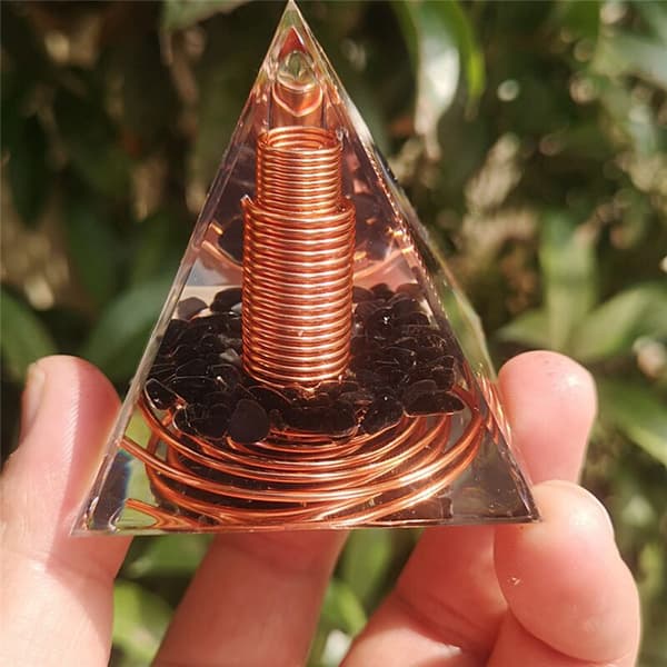 6 cm Krystallgrus Spiralpyramide Spiralformet Pyramide Håndlagde Interiørhåndverk Spiral Kobbertråd
