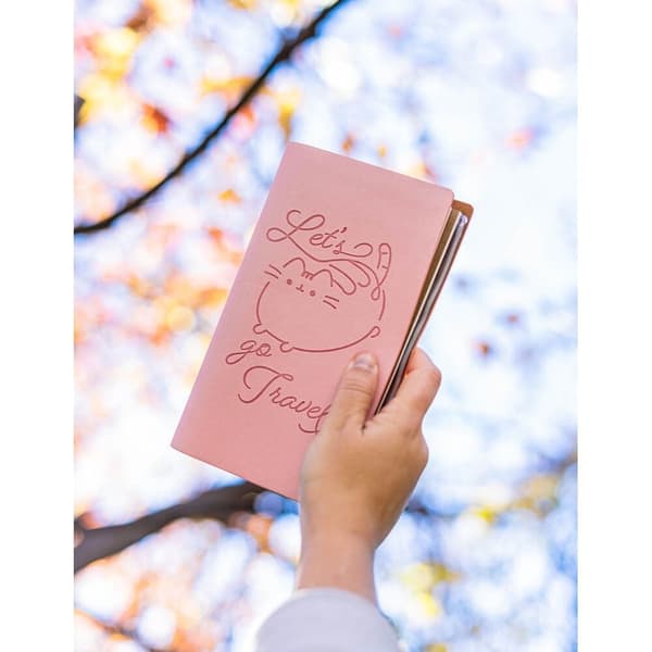 Pusheen rejse-notesbog 19,5x11,5 cm med forede sider og søde illustrationer