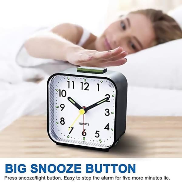 Silent Bedside Clock Non-Ticking Battery Operated Desk Clock Luminous Display Snooze Light