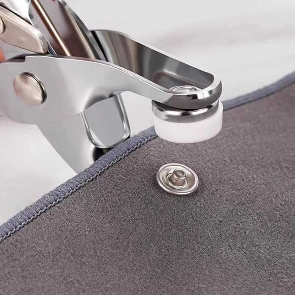 Fästsats 100 set metallknappar med fästtång 9,5 mm