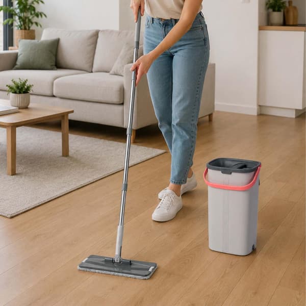 Flattmoppsett med bøtte med 2 kamre og mikrofiberputer