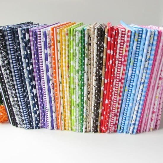 56 stk. 25x25 cm bomuldsstofstykker med blomsterprint til patchwork og syning