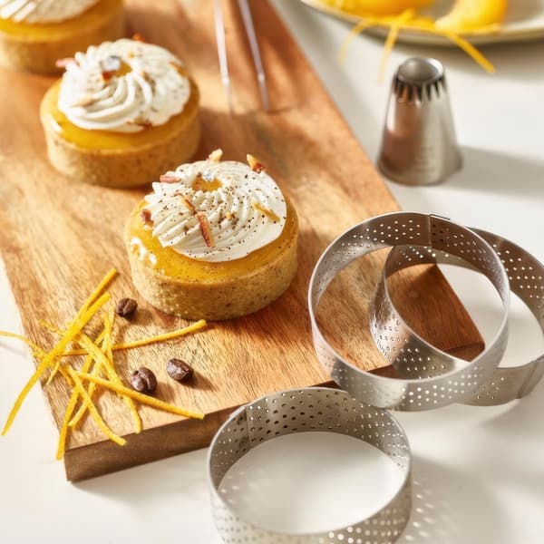 12-pak Mousseforme 6 cm Rustfrit Stål Perforerede Dessertringe til Kager Mini Pizza Muffins Bagning Køkkenredskaber