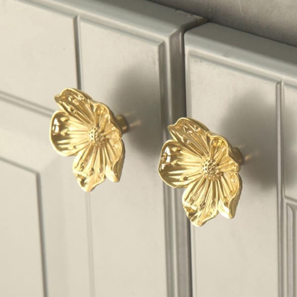 2 stk messinggullblomsterknopper med glatt overflate og enkel installasjon